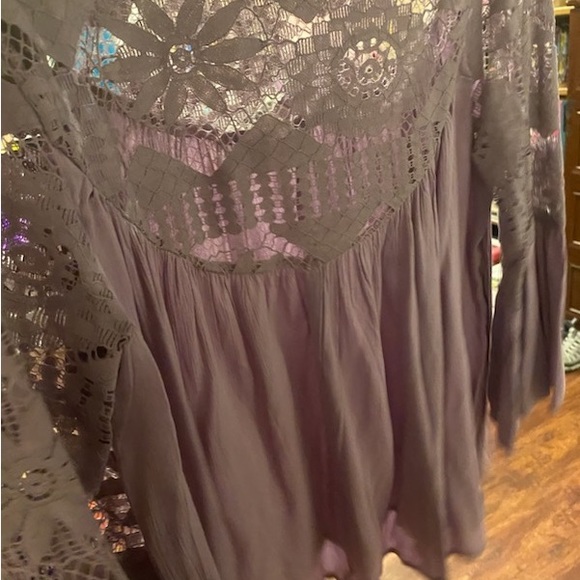 Very light lilac, crocheted top, flared bottom - Picture 2 of 3